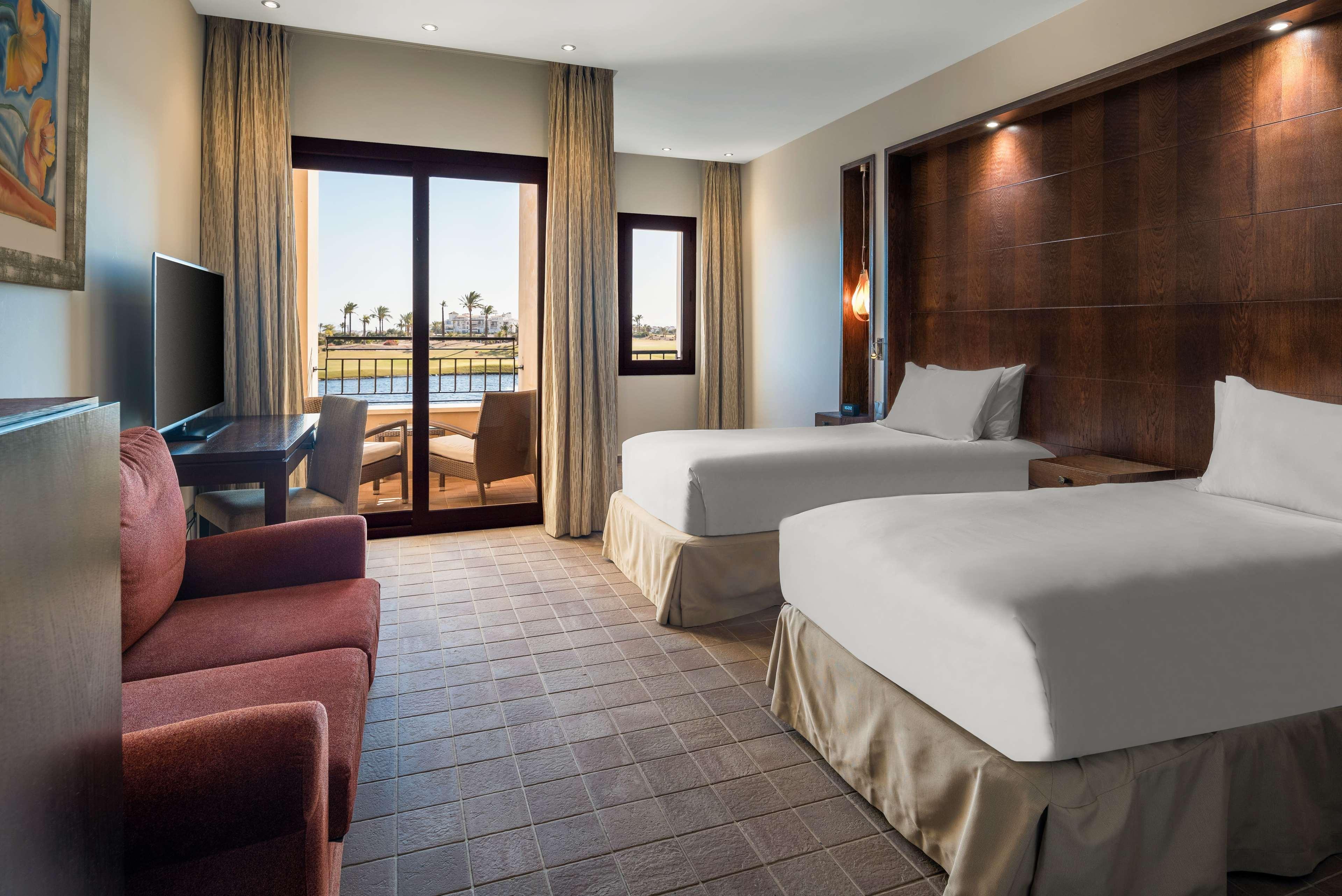Doubletree By Hilton La Torre Golf Resort Roldán Εξωτερικό φωτογραφία A guest room at the Hilton San Diego Bayfront