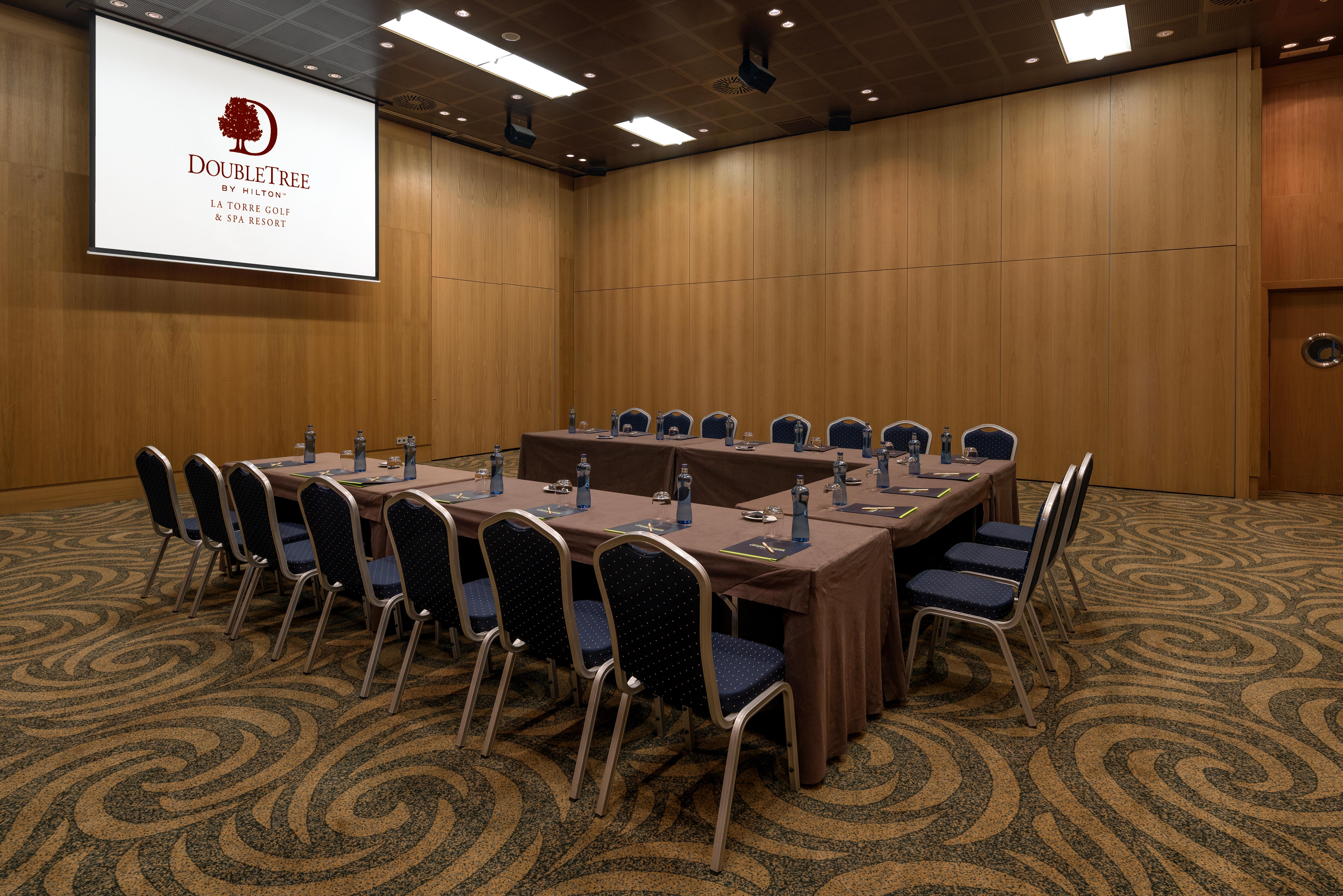 Doubletree By Hilton La Torre Golf Resort Roldán Εξωτερικό φωτογραφία A meeting room at a hotel