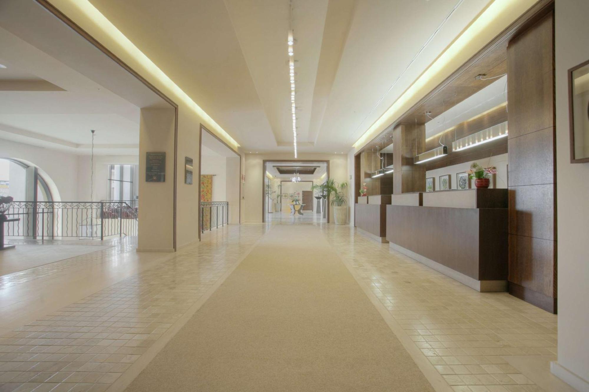 Doubletree By Hilton La Torre Golf Resort Roldán Εξωτερικό φωτογραφία Interior of the hotel