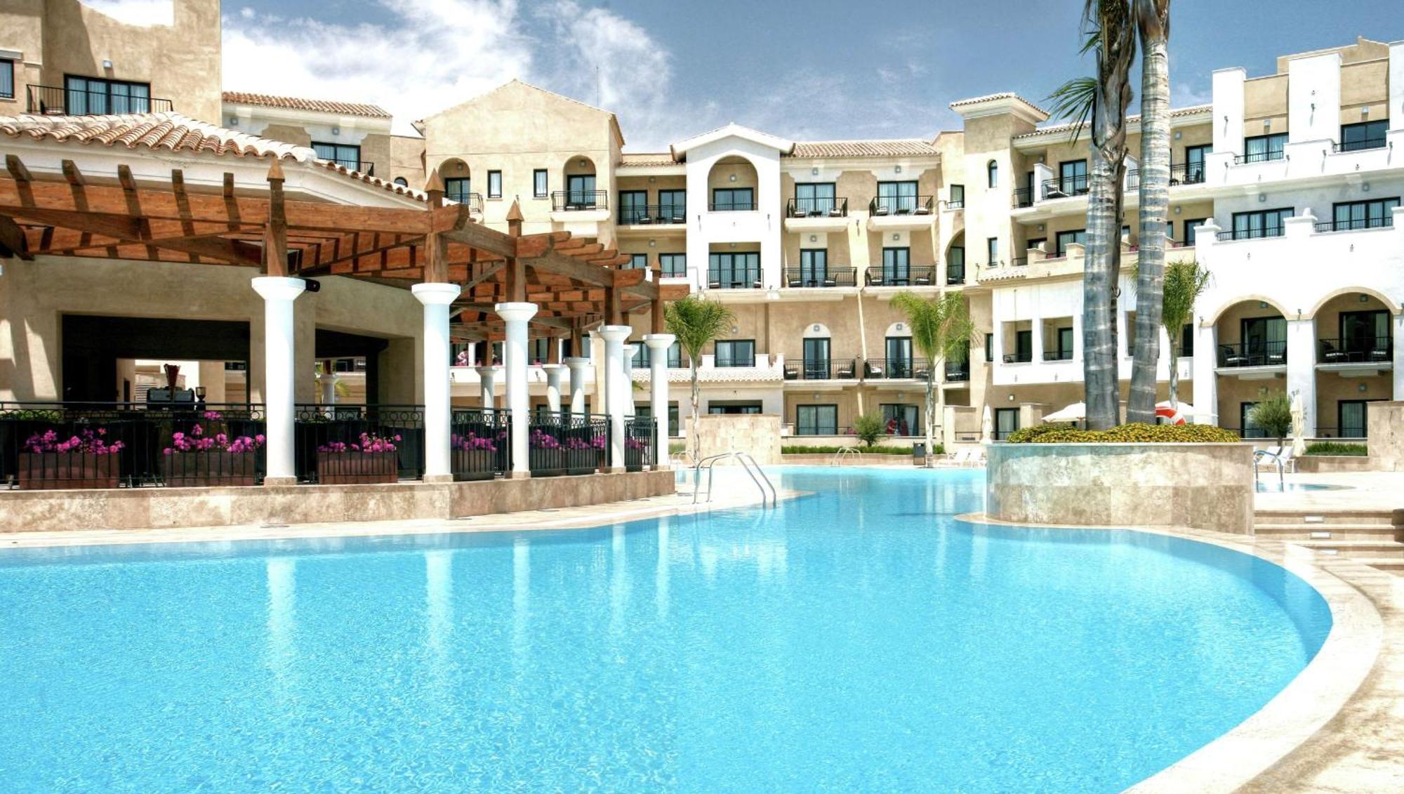 Doubletree By Hilton La Torre Golf Resort Roldán Εξωτερικό φωτογραφία The swimming pool at the hotel