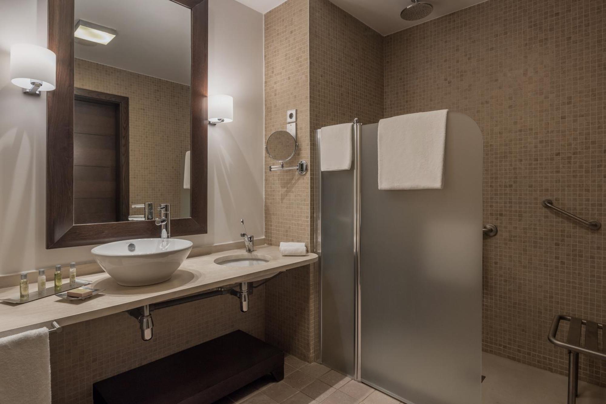 Doubletree By Hilton La Torre Golf Resort Roldán Εξωτερικό φωτογραφία Bathroom