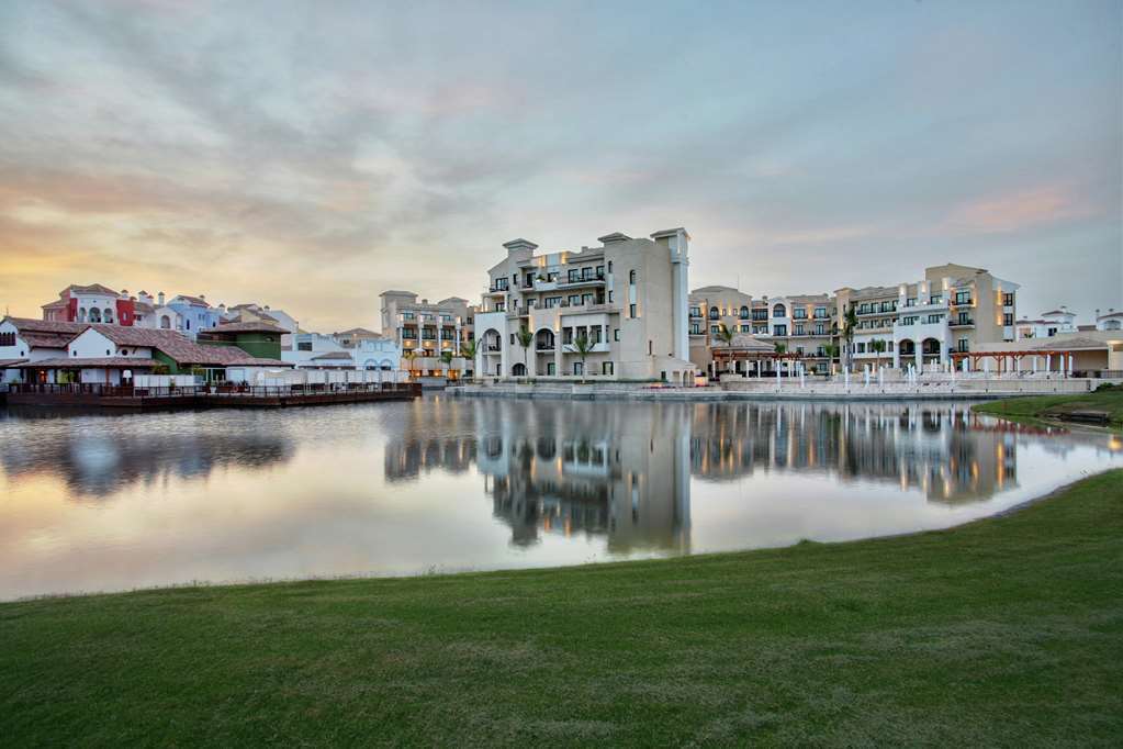 Doubletree By Hilton La Torre Golf Resort Roldán Ανέσεις φωτογραφία Residential buildings in Al Furjan